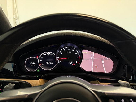 Porsche Cayenne 11 of 21