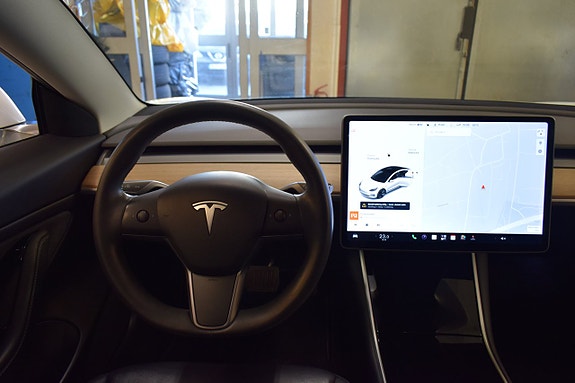 Tesla Model 3 8 of 23