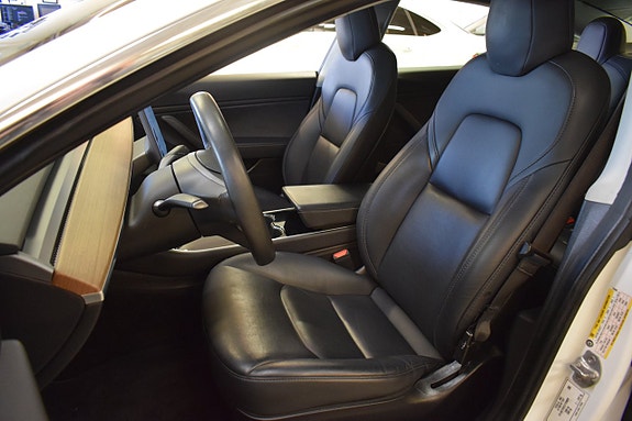 Tesla Model 3 10 of 23