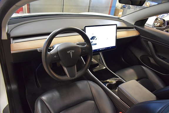 Tesla Model 3 9 of 23