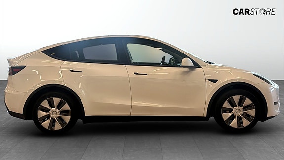 Tesla Model Y 6 of 15