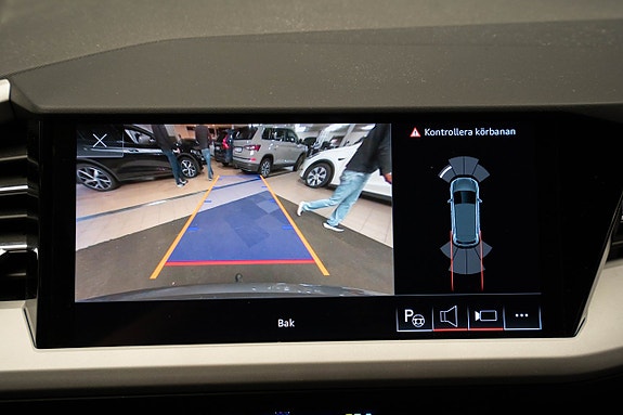 Audi Q4 e-tron 12 of 21