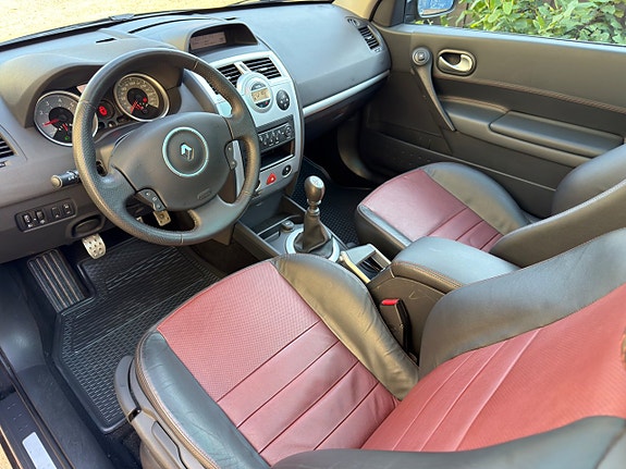 Renault Megane 17 of 22