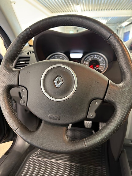 Renault Megane 21 of 22