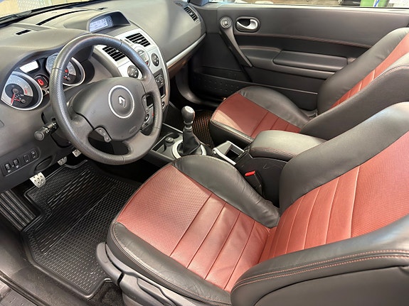 Renault Megane 12 of 22