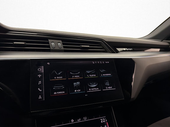 Audi e-tron 22 of 30