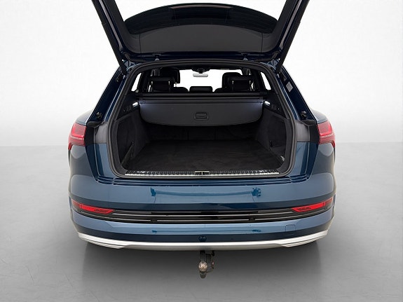 Audi e-tron 11 of 30