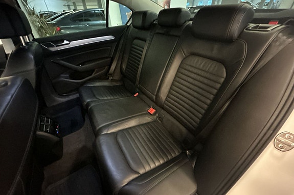 Volkswagen Passat 23 of 25