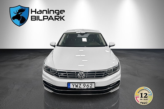 Volkswagen Passat 3 of 25