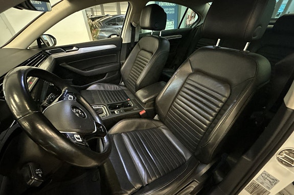 Volkswagen Passat 12 of 25