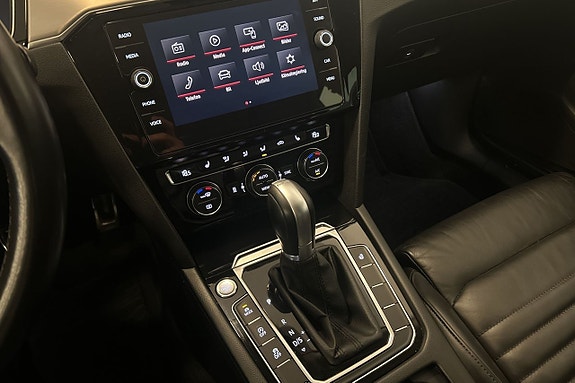Volkswagen Passat 19 of 25