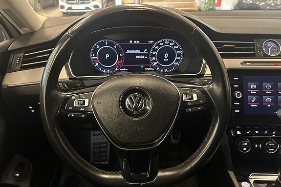Volkswagen Passat 13 of 25