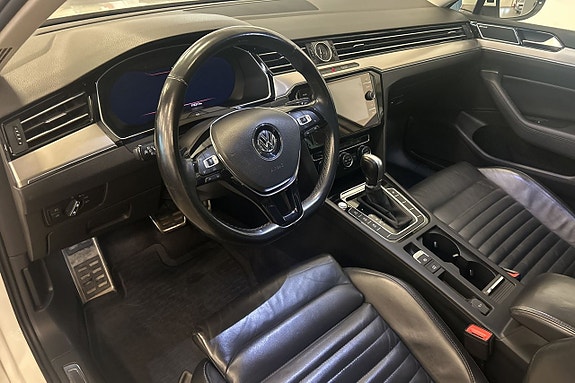 Volkswagen Passat 11 of 25
