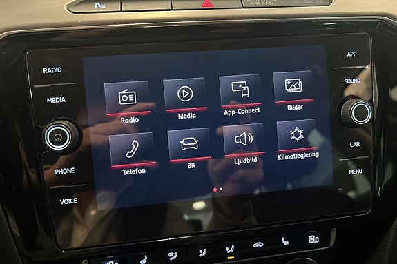 Volkswagen Passat 16 of 25