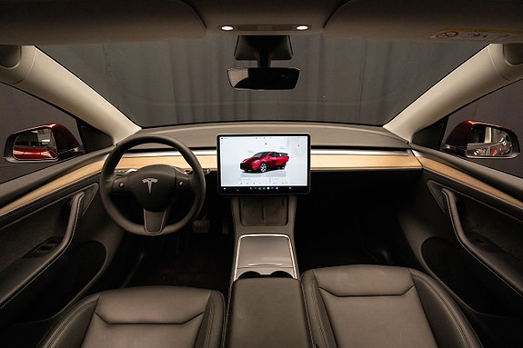 Tesla Model Y 14 of 22