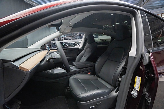 Tesla Model Y 17 of 22