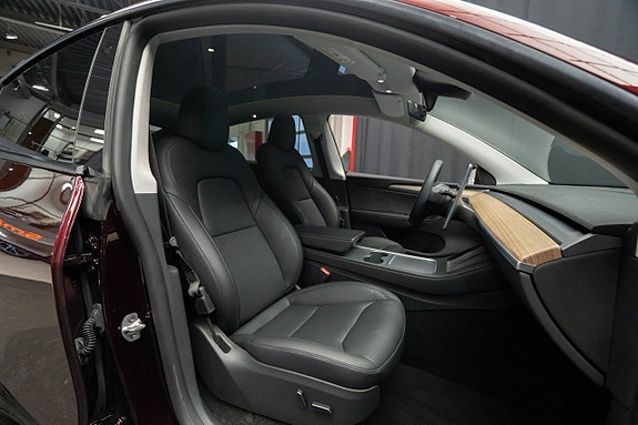 Tesla Model Y 18 of 22