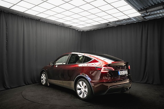 Tesla Model Y 9 of 22