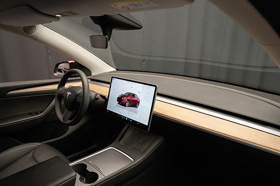 Tesla Model Y 15 of 22