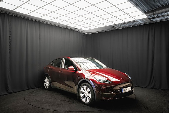 Tesla Model Y 5 of 22
