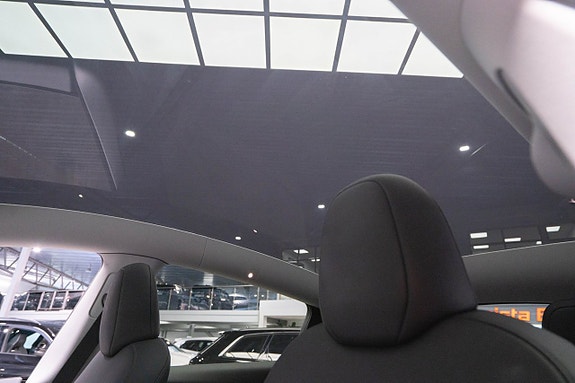 Tesla Model Y 12 of 22