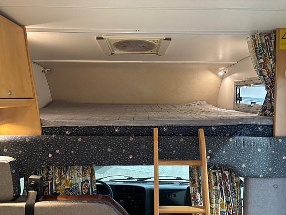 Bürstner A 536 6 åkande / 6 sov / Solcell / välskött / under 6 m 9 of 12