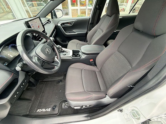 Toyota RAV4 16 of 23