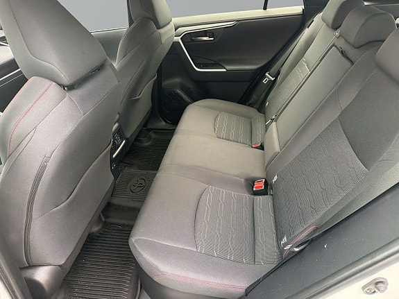 Toyota RAV4 9 of 23