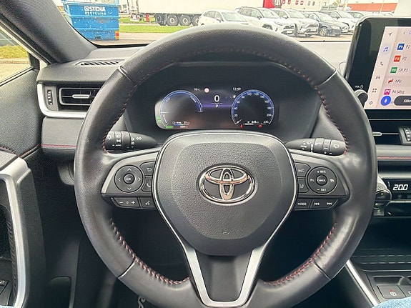 Toyota RAV4 17 of 23