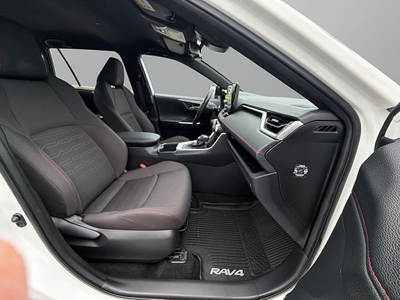 Toyota RAV4 8 of 23