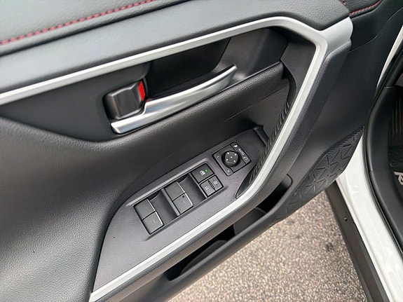 Toyota RAV4 15 of 23