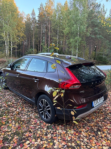 Volvo V40 Cross Country 2 of 2
