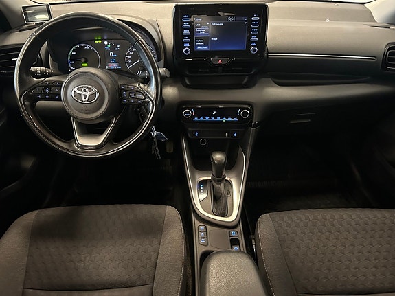 Toyota Yaris 12 of 30