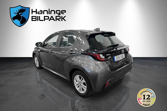 Toyota Yaris 8 of 30