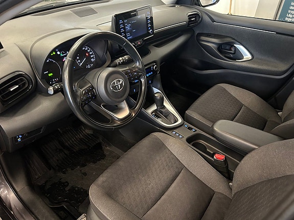 Toyota Yaris 10 of 30