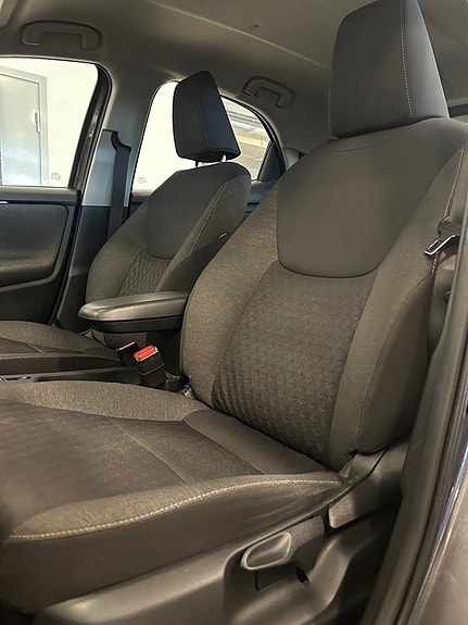 Toyota Yaris 11 of 30