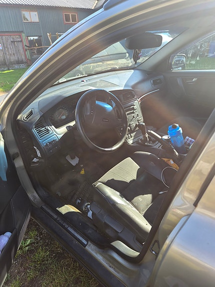 Volvo V70 3 of 5
