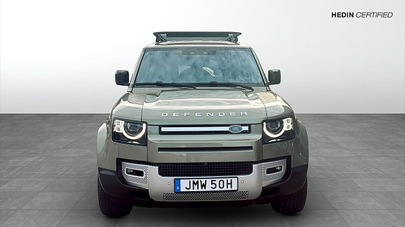 Land Rover Defender 110 8 of 9