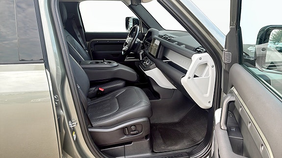 Land Rover Defender 110 3 of 9