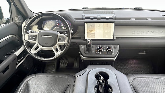 Land Rover Defender 110 4 of 9
