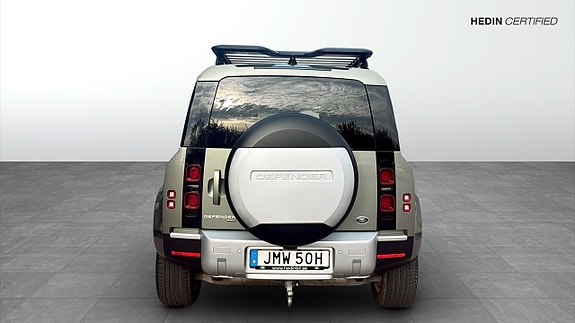 Land Rover Defender 110 7 of 9