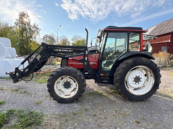 Traktor med lastare VALMET 900 2 of 6