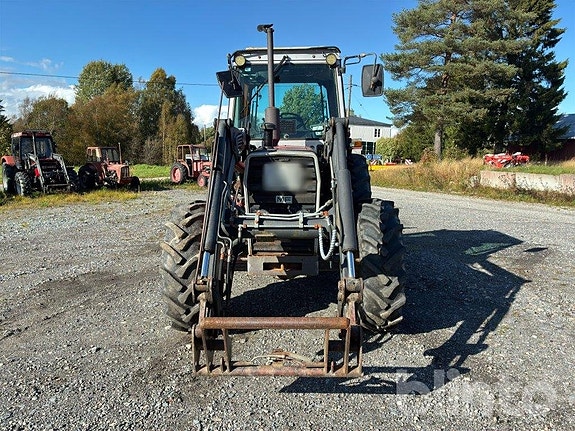 Traktor med lastare MASSEY FERGUSON 690 4WD 2 of 6