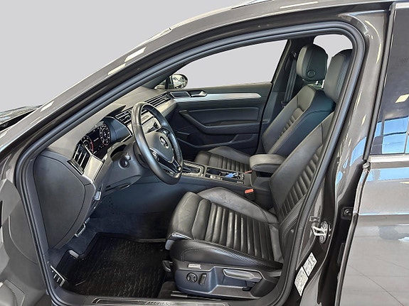 Volkswagen Passat Alltrack 9 of 18