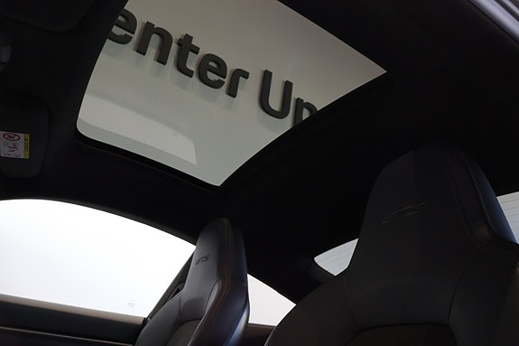 Porsche 911 Carrera 4 GTS 7 of 10