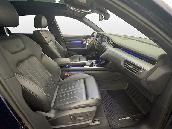 Audi e-tron 14 of 30