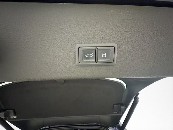 Audi e-tron 29 of 30