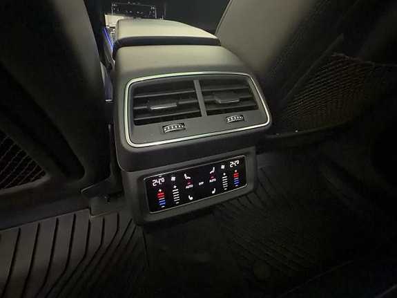Audi e-tron 30 of 30