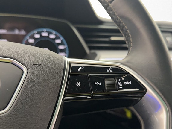 Audi e-tron 26 of 30