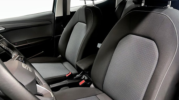 Seat Arona 8 of 20